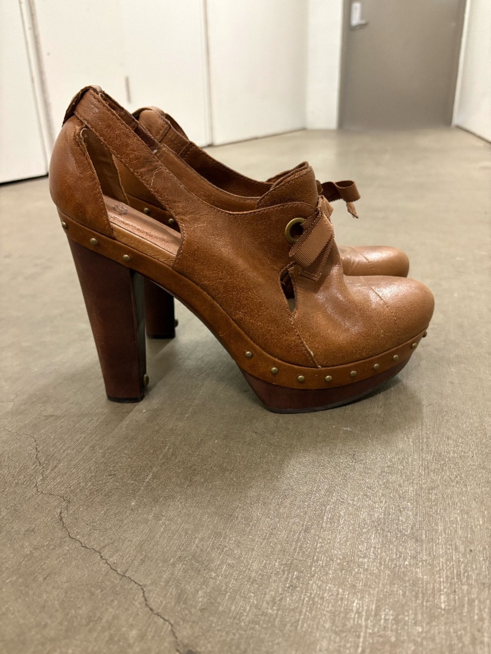 UGG Australia Celestina brown leather platform heels